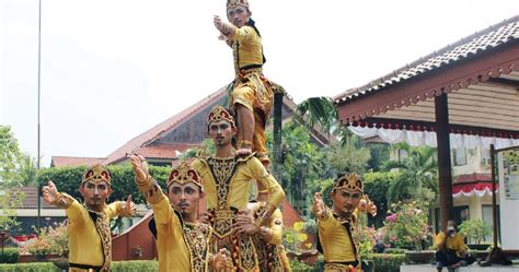 Tarian Tradisional Sukabumi Jawa Barat Pesona Wisata Indonesia