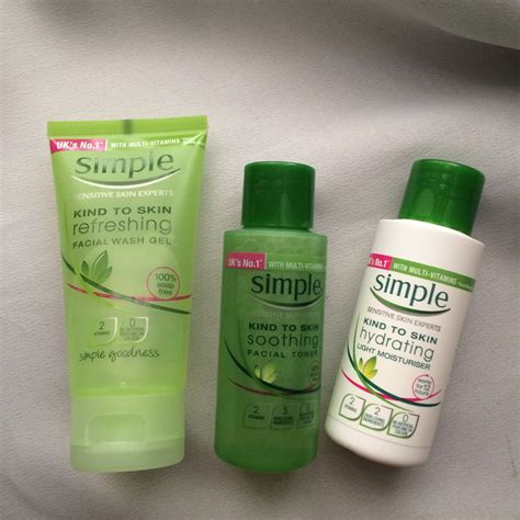 Jangan lupa follow just simple review supaya kamu bisa tau produk apa yang saya review selanjutnya serta kesempatan. Review : Simple Kind to Skin (Sample Kit) - Maharani Riza