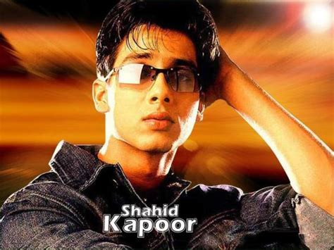 Shahid Kapoor Looking Wallpaper Handsome Bollywood Actors