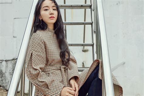 Nov 22 2018 7:25 am i see them in a lot of drama and she is perfect every time she cries i cry, she manages to transmit emotions so easily, my golden life allowed me to discover this wonderful actress full of talent! Shin Hye Sun - Photoshoot for it MICHAA F/W 2018 • CelebMafia
