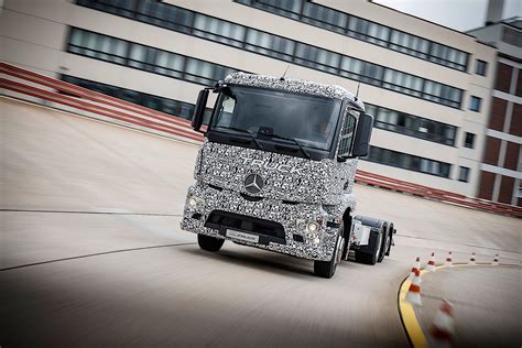 Mercedes Benz Unveils Urban Etruck A Short Range Electric Truck