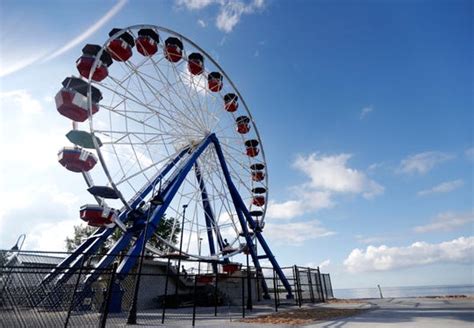 Bay Beach Amusement Park Offers First Rides On New 100 Foot Ferris Wheel
