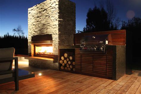 Top outdoor fireplace trends for 2020