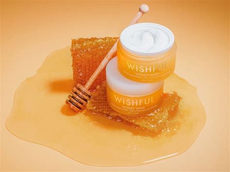 Hydratation And éclat Avec Le Soin Honey Whip Peptide Moisturizer Wishful