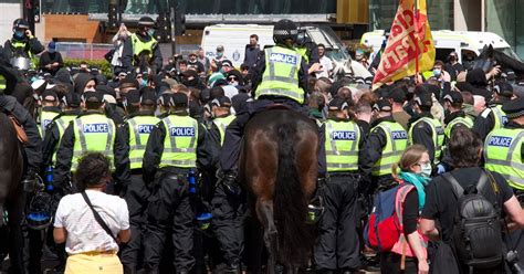 Violence Breaks Out As Statue Protesters Crash Anti Racism Rally In Glasgow Mirror Online