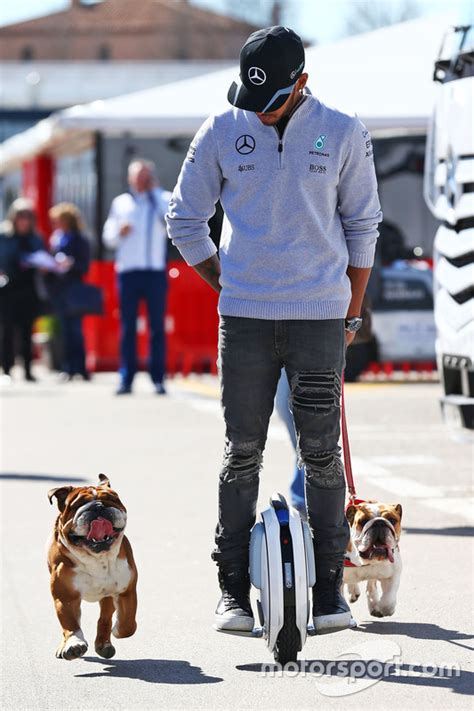 Idoart.dk er en uafhængig formidlingsplatform for kunst med fokus på personlige historier og holdninger, visualitet og proces. Lewis Hamilton, Mercedes AMG F1 on a hoverboard in the ...