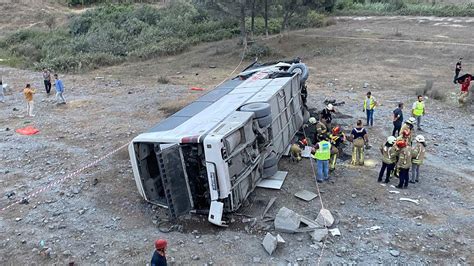 Eyüpsultan da otobüs devrildi 27 yaralı Son Dakika Haberleri