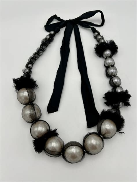 Lanvin Knotted Mesh Oversized Pearl Necklace Rellik