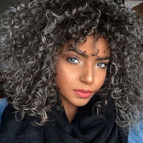 pin by thamires gonçalves on mechas beautiful curly hair curly hair styles curly silver hair