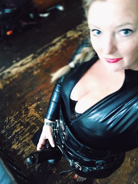 StraponMistresses Leicester Mistress Domina Scarlett Black Worldwide Mistress