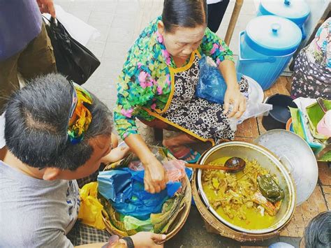 Sosis solo, eiits tapi ada yang beda nih sosis solo dengan isian keju didalamnya hi foodies, tahu gak sih solo itu punya sosis? Siapkan Perut Kosong, Kita Wisata Kuliner Legendaris Solo ...