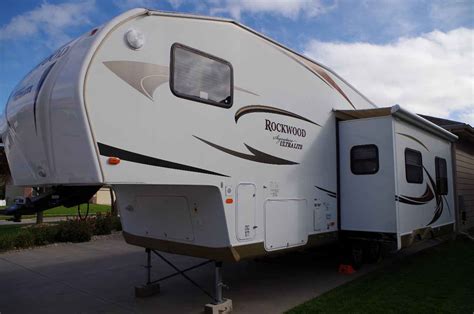 2012 Used Forest River Rockwood Signature 8280ws Fifth Wheel In