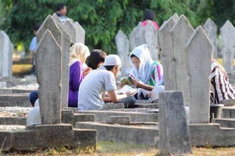 Diatas ialah bacaan tahlil lengkap dalam bahasa latin, dibawah ialah selamat dalam bahasa latin. 3 Bacaan Doa Tahlil, Doa Selamat & Doa Arwah Lengkap