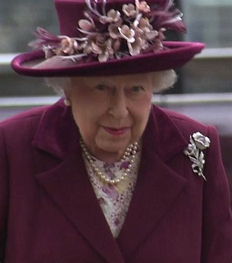 Queen Hat Queen Outfit Rainha Elizabeth Ii Queen Elizabeth Ii