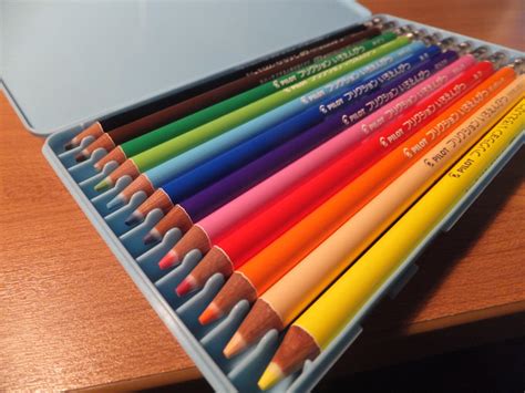 フリクションいろえんぴつは消える色鉛筆! 塗り間違えても手直しが可能な色鉛筆が便利 - げんきざっくざく