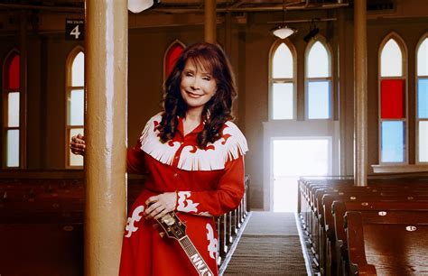 Coal Miners Daughter Singer Loretta Lynn Dies At 90