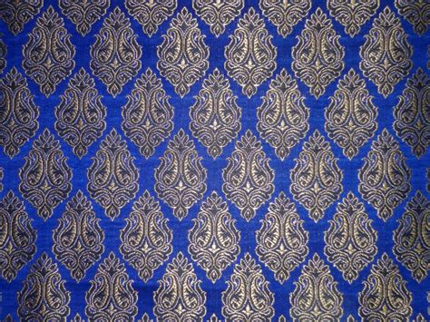 The color royal blue has regal associations, thanks to its historical connection to the british throne. 46+ Royal Blue and Gold Wallpaper on WallpaperSafari