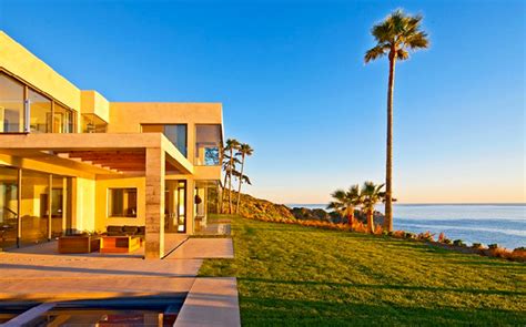 Breathtaking Malibu Beach House Designed By Tim Clarke Beautifully