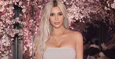 De Volta Aos Nudes Kim Kardashian Explode Instagram Foto Na Cama