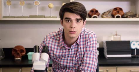 Alex Strangelove Is A Gay Teen Comedy That Doesnt Turn Away From Sex Huffpost