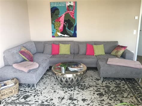 Die farben wie rot, blau, gelb usw. Farben im Wohnzimmer: So wird's gemütlich!