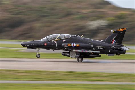 Raf Hawk T2 Touch Down Raf Valley Fighter Planes Fighter Jets Touch