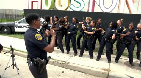 Houston Police Take On Running Man Challenge Abc13 Houston