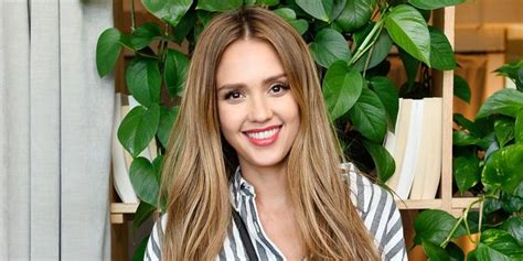 This Is The Smoothie Recipe That Cleared Up Jessica Albas Acne