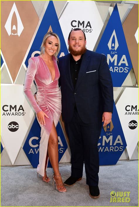 Luke Combs Wife Nicole Hocking Joins Him At Cma Awards See Red