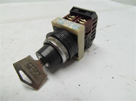 Fuji Electric Ah25 J2b 2 Position Keyed Selector Switch Key And 600v 10a