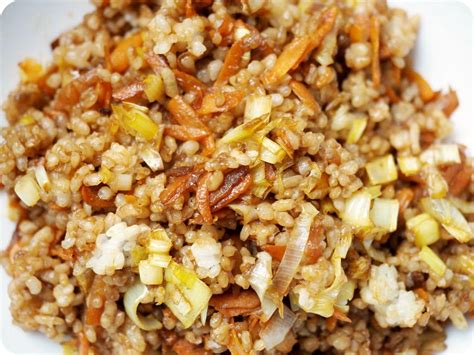Pues sí, existen determinadas formas de cocinar el arroz que pueden ser muy malas para tu salud. Arroz frito rápido, receta paso a paso.