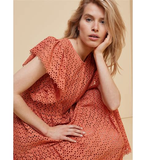 Shop women's broderie anglaise dresses. Robe longue broderie anglaise femme Cyrillus rose | Le BHV ...