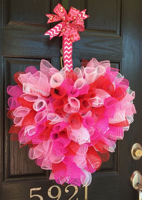 15 Valentines Wreath Ideas Beautiful Diy Valentine Wreaths