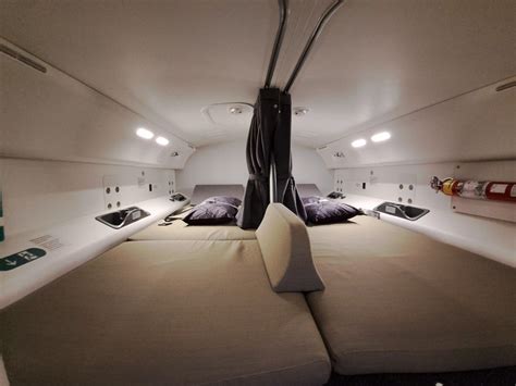 See Inside The Secret Boeing 787 Dreamliner Cabin Where Pilots Sleep