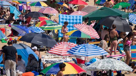 What Pandemic British French Crowd Beaches Amid European Heatwave