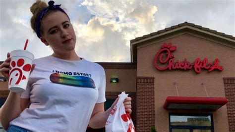 Chick Fil A Viral Photo Shows LGBT Supporter Buying Restaurant S Food