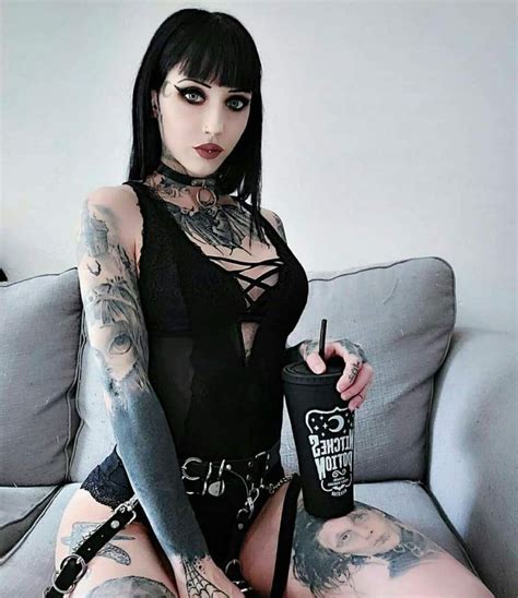 Pin By Ash Dez On Beautiful Gothic Hot Goth Girls Cute Goth Girl Pastel Goth Fashion