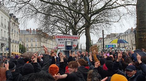 La Jeunesse Emmerde Le Front National Manifestation En Soutien A La Maskarade Youtube