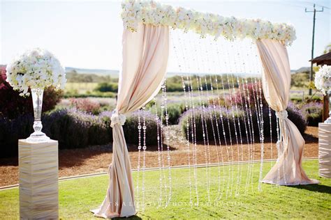 10 Gorgeous Wedding Ceremony Backdrops For Any Budget