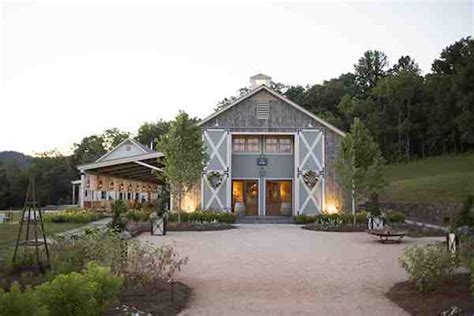 Barn Wedding Venues Rustic Barn Wedding 100 Layer Cake