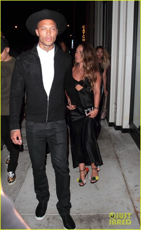 photo hot felon jeremy meeks girlfriend chloe green hold hands date night 22 photo 3928351