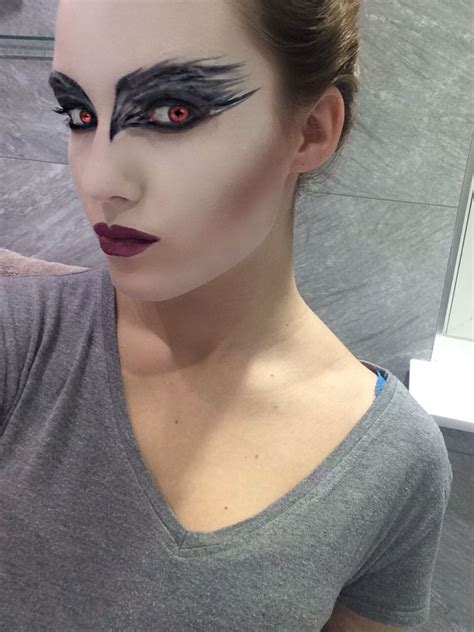 Black Swan Makeup I Did This One Year For Halloween And It Was Sooo