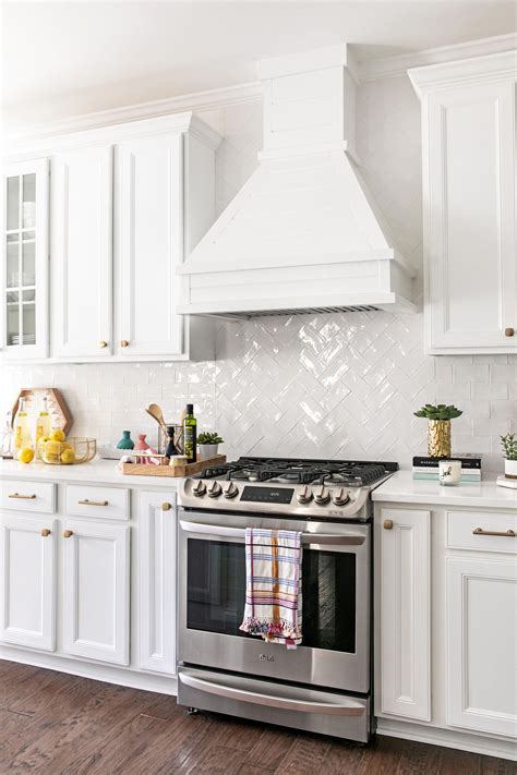 20 White Kitchen Cabinets Backsplash Ideas