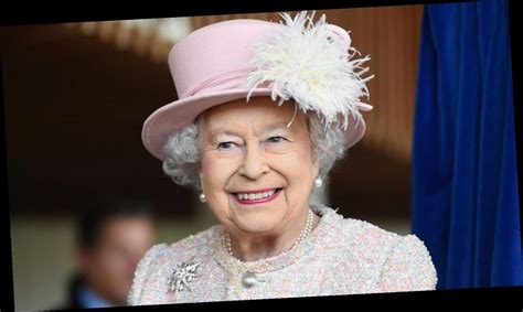 The Number Of Letters Queen Elizabeth Really Receives Each Year 