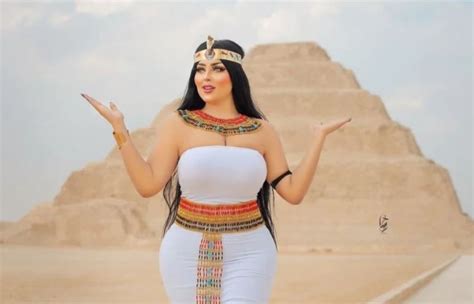 Egyptian Police Arrests Photographer Over Pyramid Photoshoot Of Model