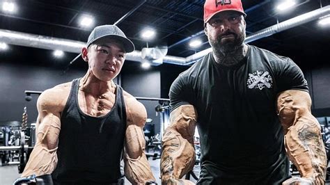 Video Tristyn Lee And Frank Mcgrath Have A Super Arms Workout Together