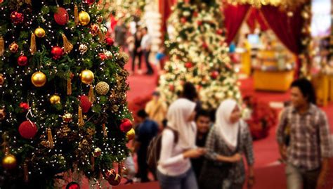 A nutcracker army guards the town, as well as malaysia's tallest christmas tree at the klcc esplanade. No Santa, no oak tree, no bells in fatwa committee's ...