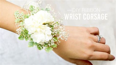 25 The Amazing Korsase Diy Wrist Weddingtopia Diy Wrist Corsage