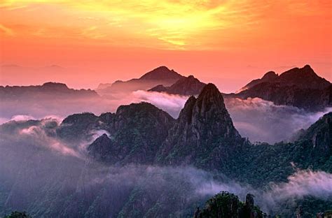 3200 Beautiful Landscape Of Huangshan Stock Photos Pictures