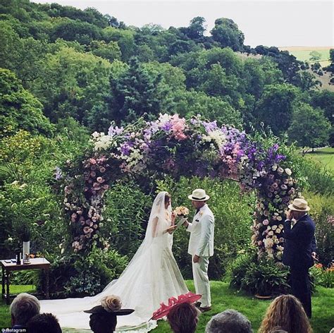 Jacqui Ainsley Shares A Kiss With Soulmate Guy Ritchie After Wedding Wedding Festival